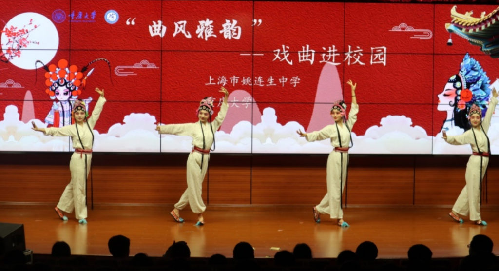 上海小朋友想学川剧 只因重庆大学生做了这件事
