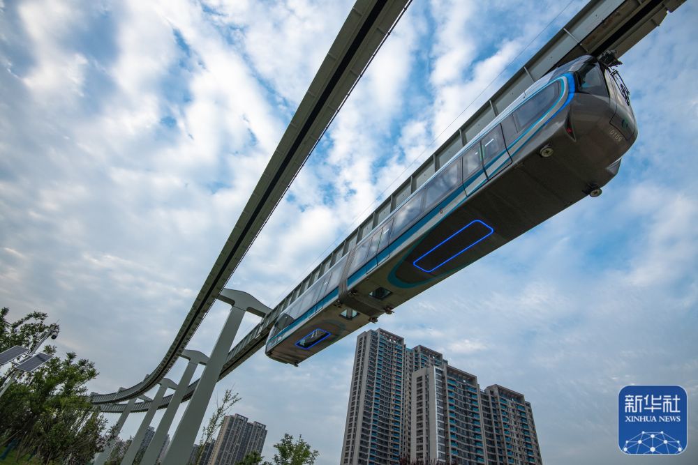 驶向未来！“光谷光子号”空轨建成试跑11