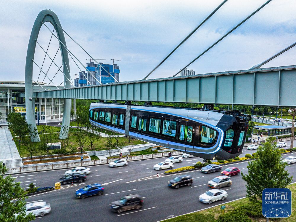 驶向未来！“光谷光子号”空轨建成试跑2