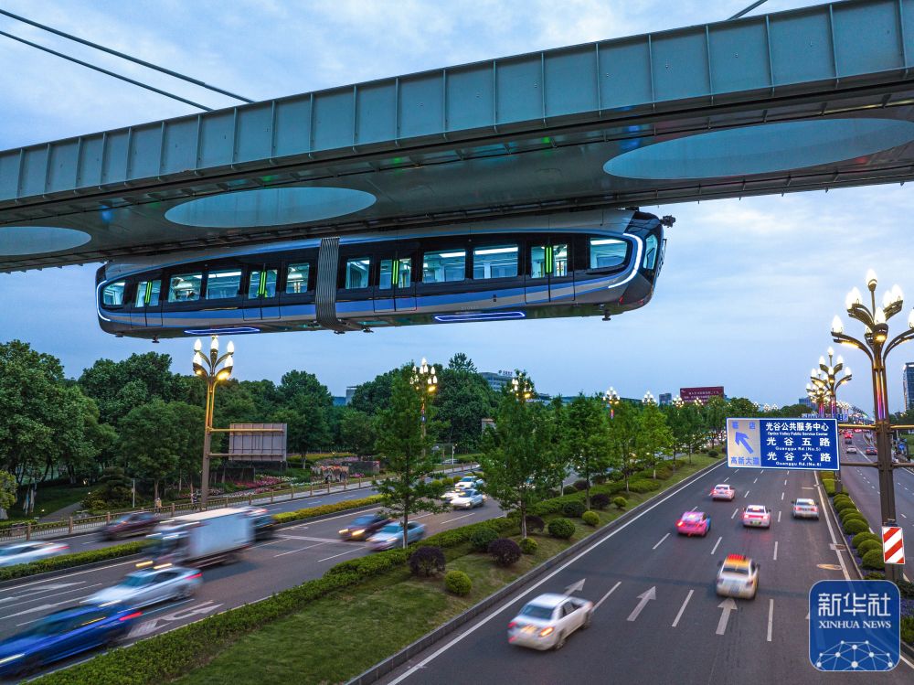 驶向未来！“光谷光子号”空轨建成试跑9