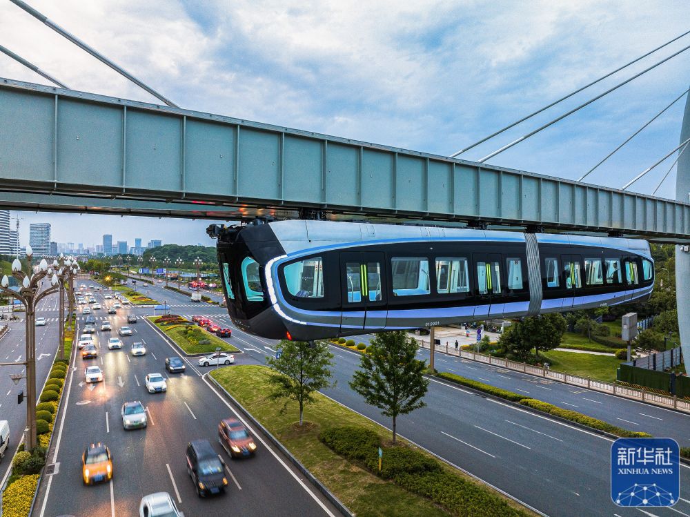驶向未来！“光谷光子号”空轨建成试跑8