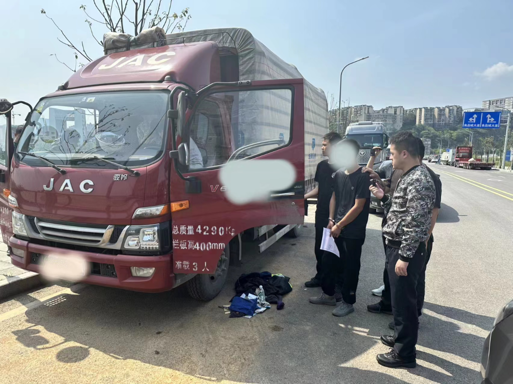 抓捕现场。警方供图