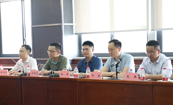 重庆市地质作家协会第二届主席团。徐云卿 摄
