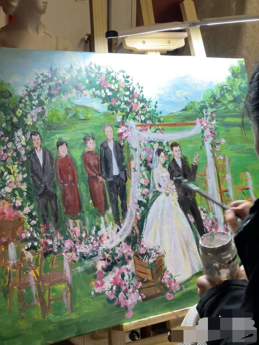婚礼现场的画师：用画笔为新人弥补遗憾 让离世亲人“出席”婚礼