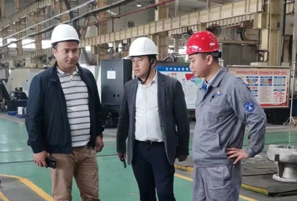 乌兹别克斯坦ENTER工程公司到重泵公司参观考察。重泵公司供图 华龙网发