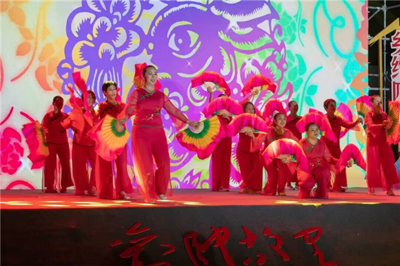 热闹的歌舞表演。开州区文化旅游委供图 华龙网发