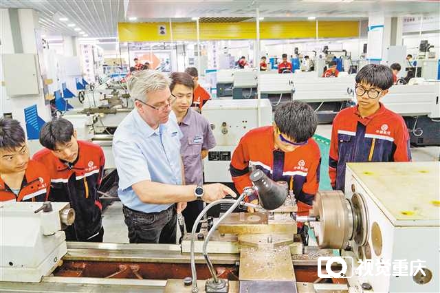 重庆职业院校在校生达101.7万人
</p>
<p>
2023年成渝地区双城经济圈职业教育活动周启动
