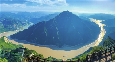俯瞰瞿塘峡。奉节县文化和旅游发展委员会供图