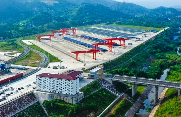 重庆陆港型国家物流枢纽建设的主要承载地——珞璜铁路综合物流枢纽。江津区委宣传部供图 华龙网发