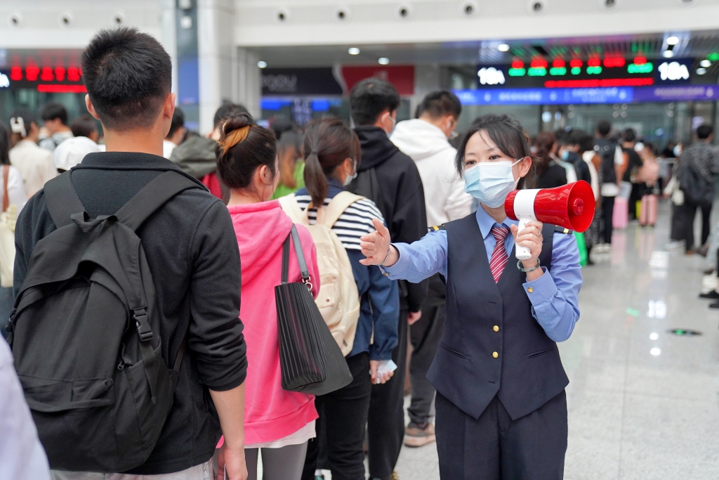 5月2日，重庆北站。