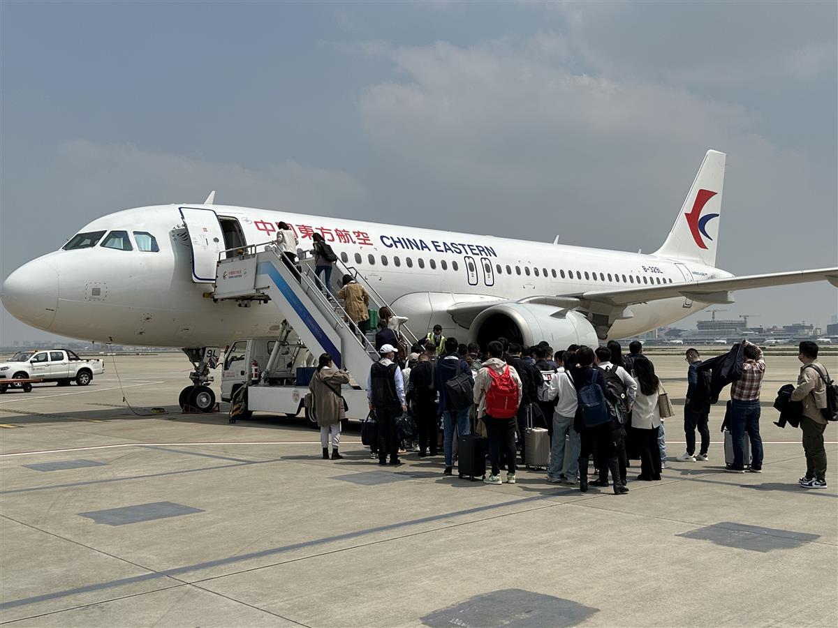 东航武汉拟招聘空姐空少，女性163厘米以上可报考