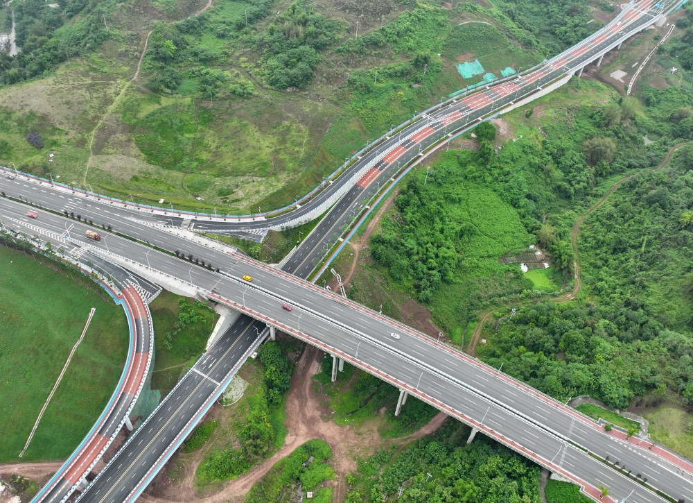 两江新区水土新城三大交通项目投用——万福路桥梁3