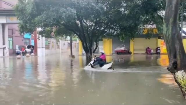 桂林突降暴雨371所学校停课，2小时下完了一天的量......3