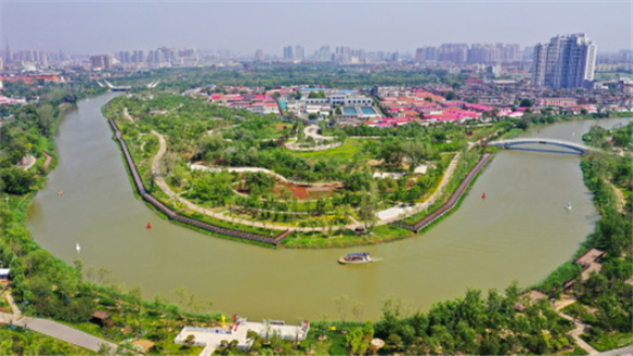 沧州市区境内的京杭大运河河道（5月16日摄，无人机照片）。新华社记者 牟宇 摄