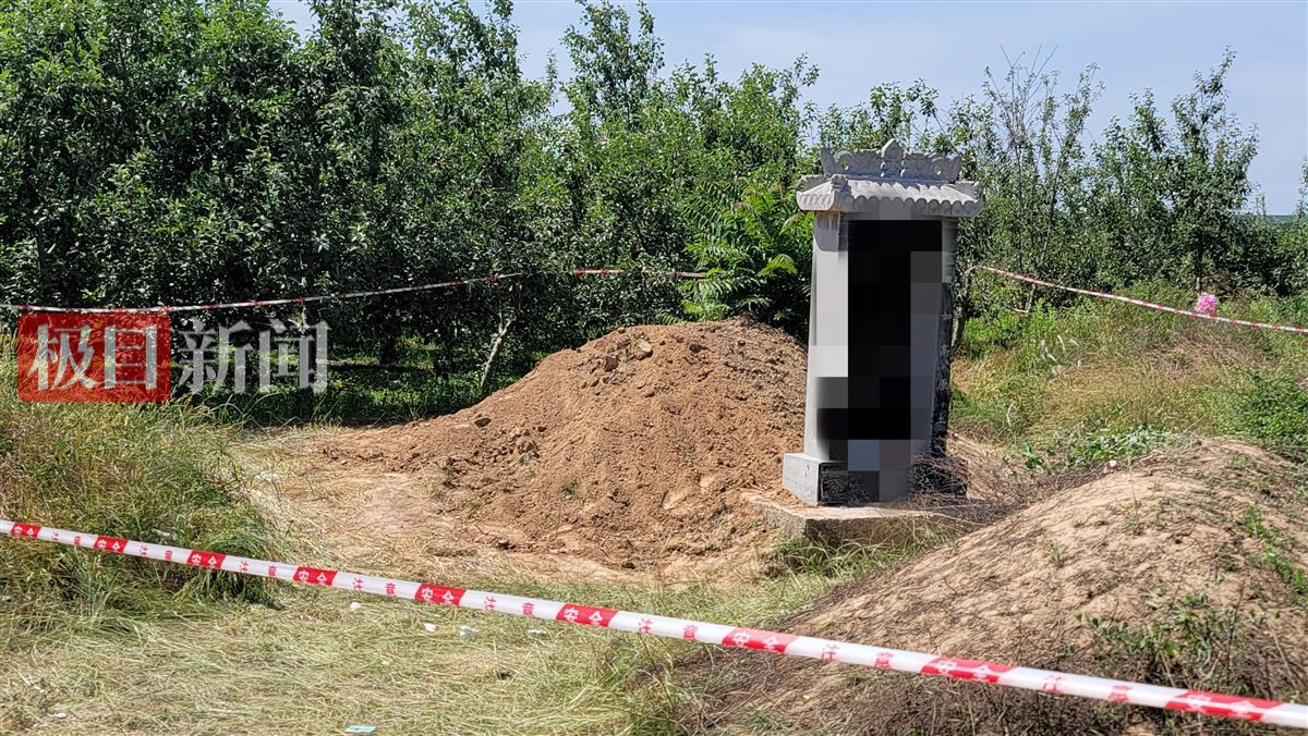 实探“山西临猗10岁男孩身亡”事发地：男孩在继父爷爷坟墓旁被找到，坟头仍有新土3