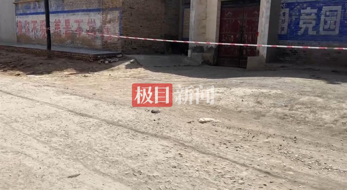 实探“山西临猗10岁男孩身亡”事发地：男孩在继父爷爷坟墓旁被找到，坟头仍有新土4