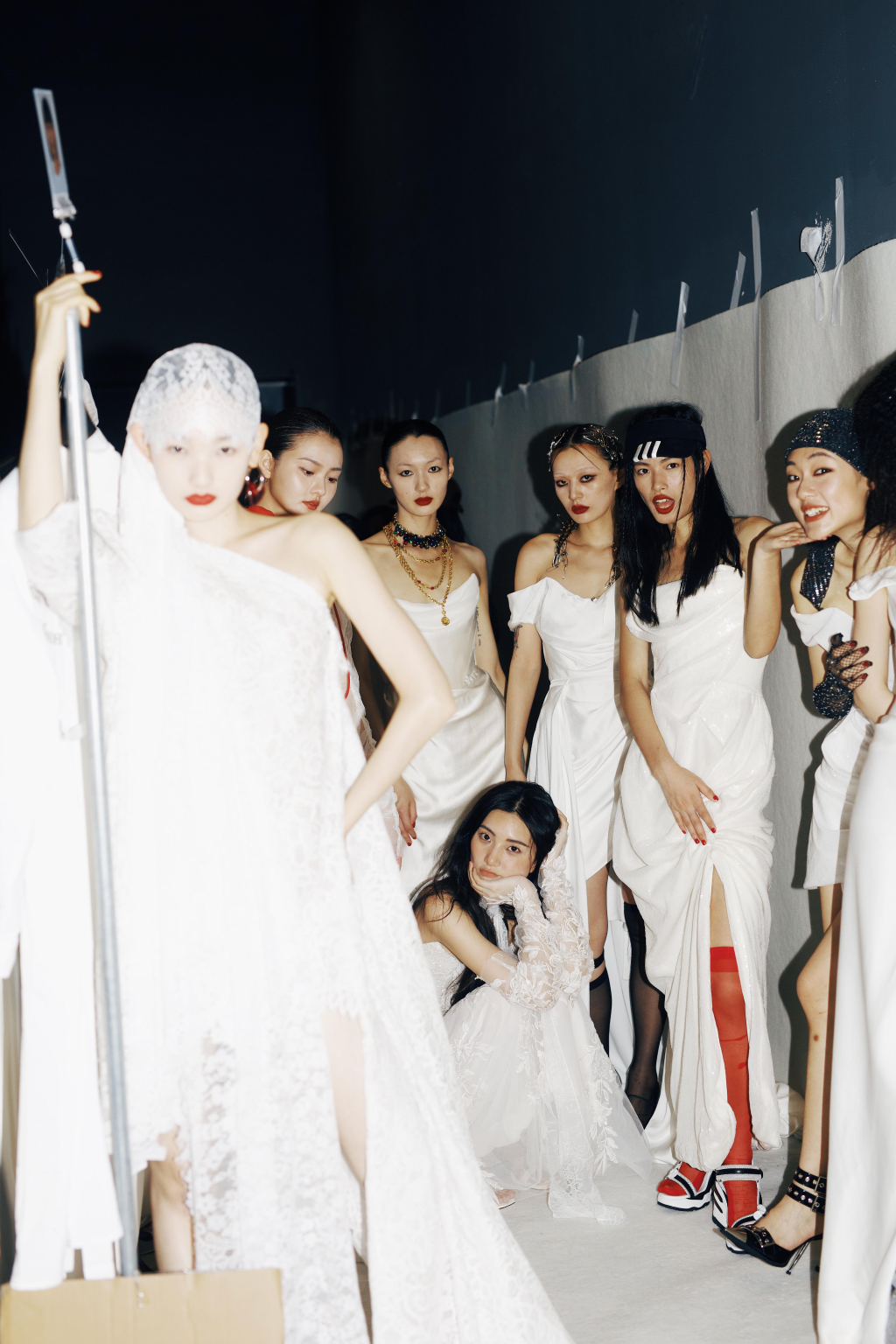Vivienne Westwood2023婚纱礼服系列在渝上演个性秀场