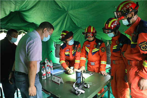 武隆消防支队开展地震救援实战化拉动演练。通讯员 雷游 摄