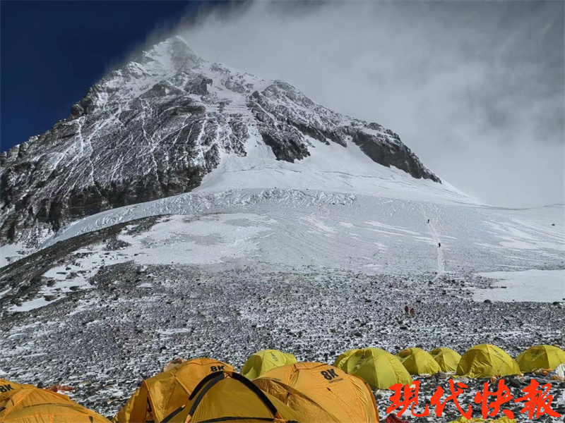 “遗憾没能登顶,但干了个壮举!”两名登山队员8400米处救回一名遇险者7