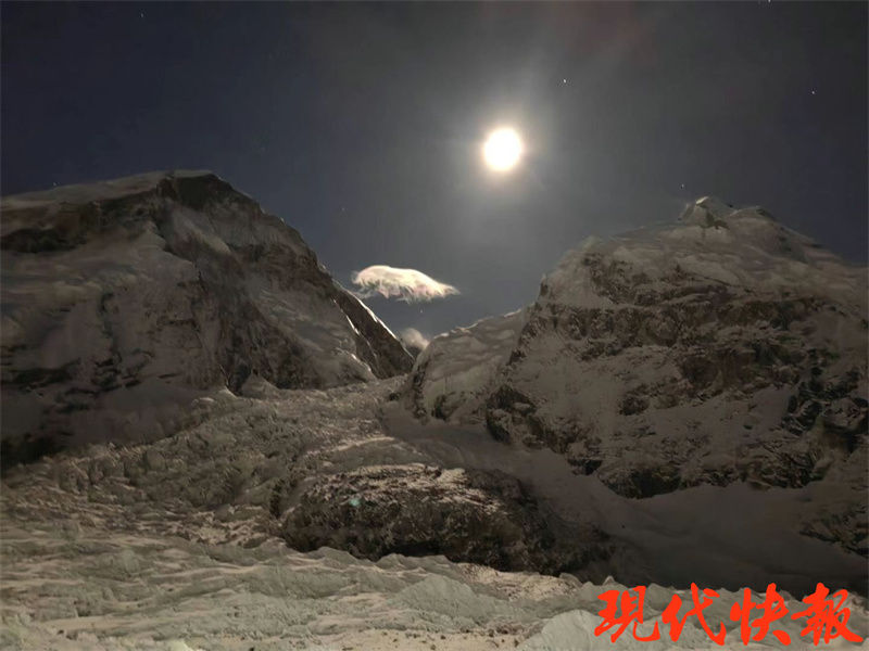 “遗憾没能登顶,但干了个壮举!”两名登山队员8400米处救回一名遇险者3