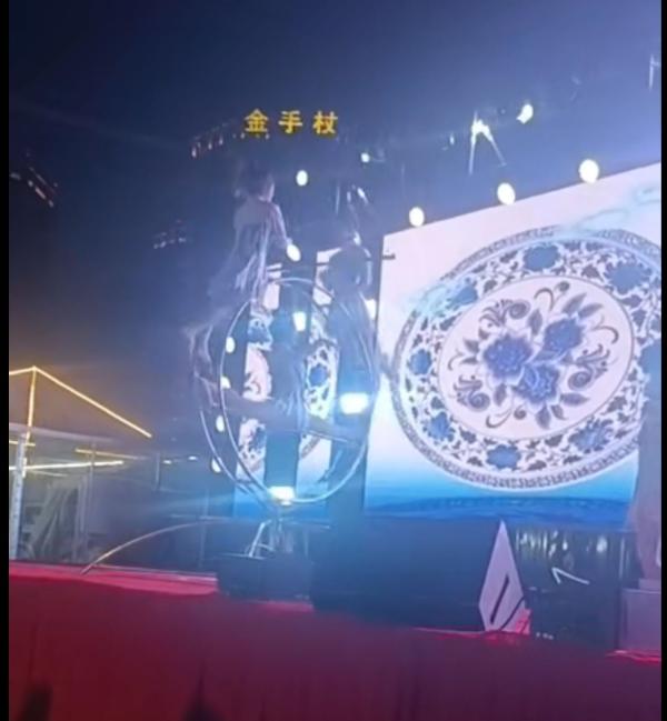 当民间杂技演员被要求“飞得更高”3