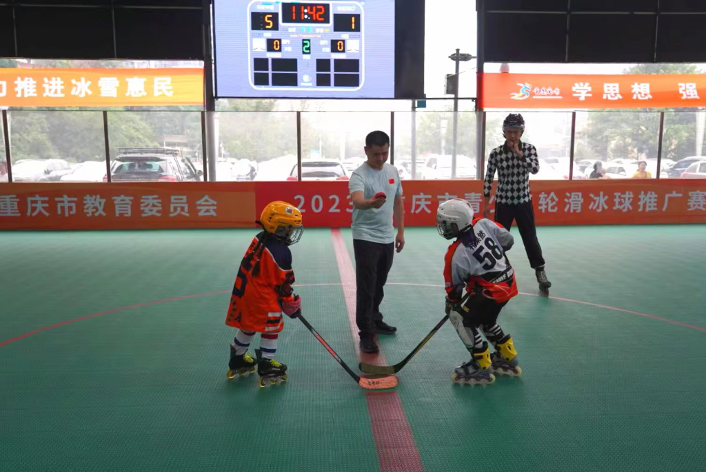 2023年重庆市青少年轮滑冰球推广赛开赛。市冬运中心供图