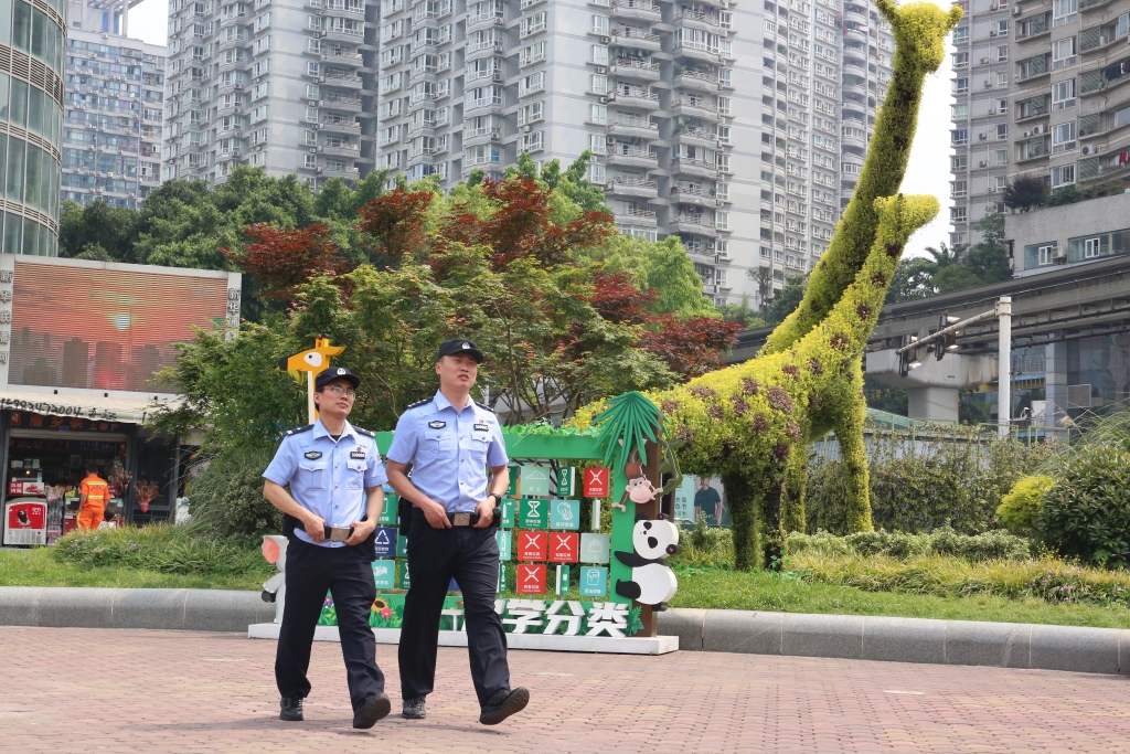 民警在路面执勤。重庆九龙坡警方供图
