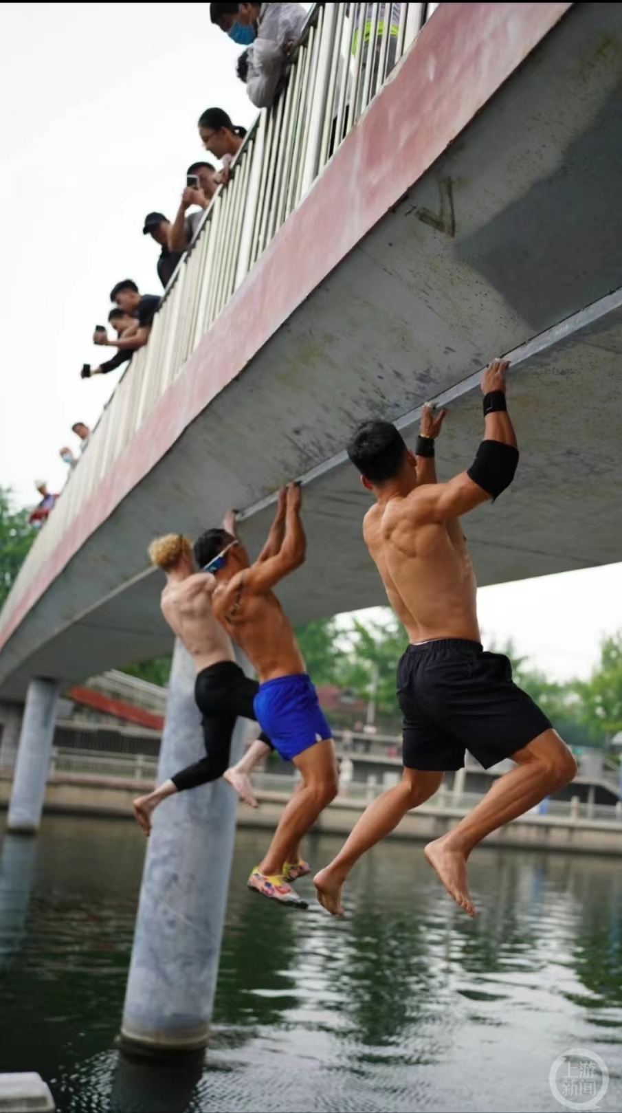 北京一网红桥被封：多名博主挑战“徒手爬桥”，有市民担心安全问题而投诉