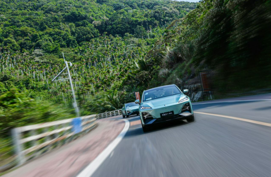 深蓝S7纯电版零百加速快至6.7s。 深蓝汽车供图 华龙网发