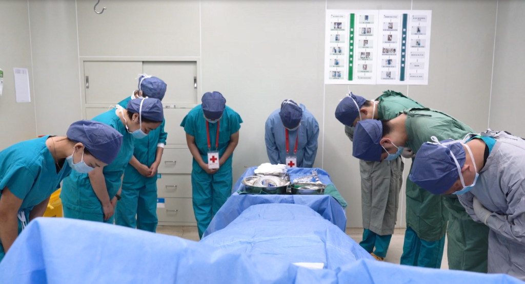 在陆军军医大学西南医院的手术室里，李骏捐献了遗体和部分器官。西南医院供图