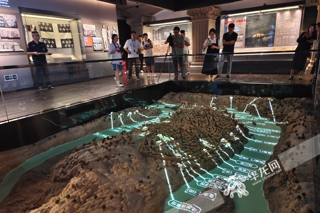 市民可以通过预约的方式来重庆开埠历史陈列馆参观。华龙网-新重庆客户端记者 石涛 摄