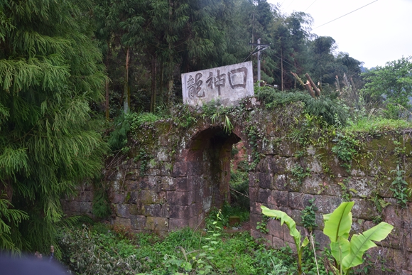 龙神口寨门（李定超摄影）
