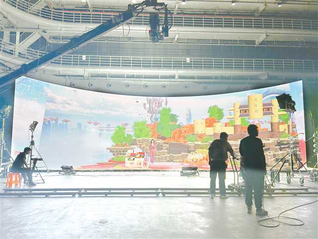 中央广播电视总台推出的大型新媒体直播《何以中国·渝见》在永川科技片场的XR扩展现实屏完成拍摄。吴艾玲 摄