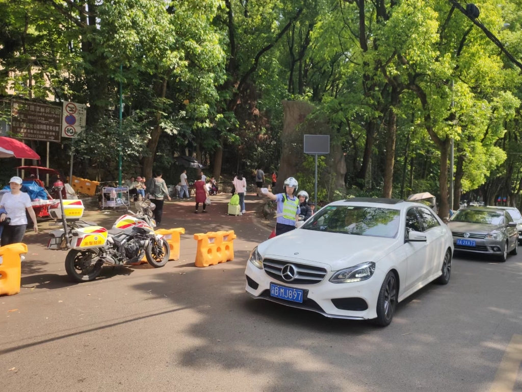 “五一”假期重庆道路日均车流量达370.93万辆 创历史新高