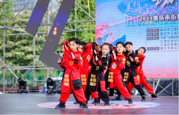 传统和现代融合的舞蹈  江津区文化和旅游发展委员会供图 华龙网发