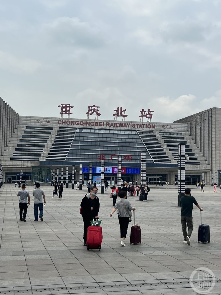 重庆火车站五一期间发送旅客129万人次 今日成渝高铁车票仍紧俏