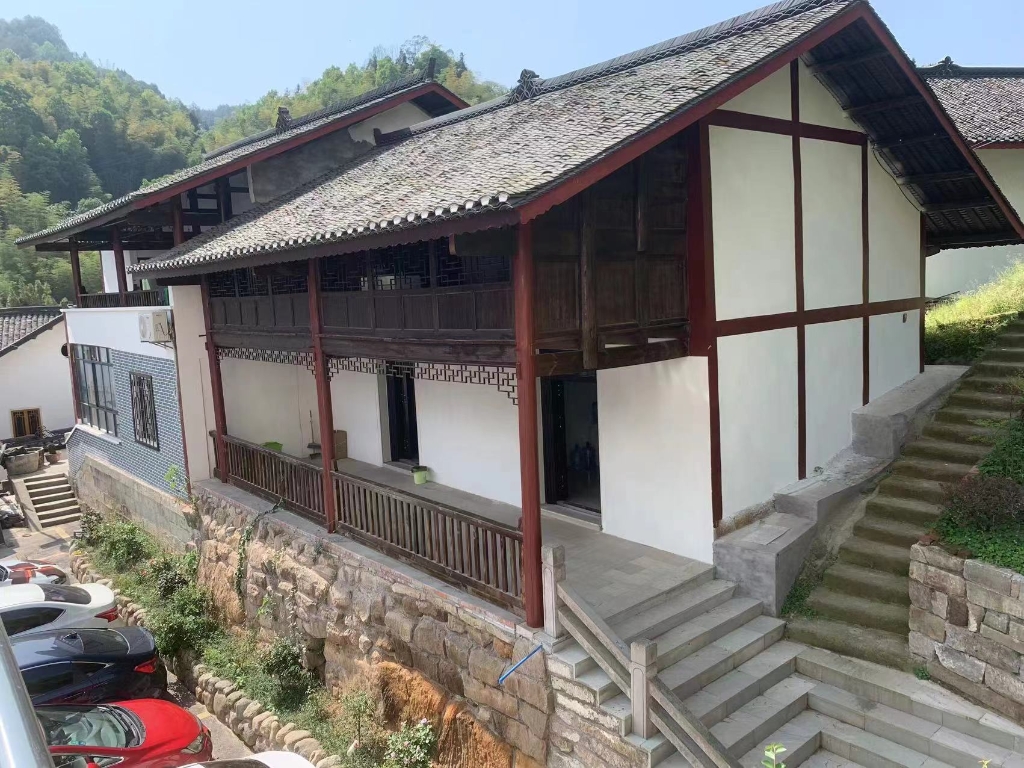 巴南区石龙镇大连村跳蹬坝传统村落改造工程一期项目正在收尾中。重庆市住房城乡建委供图