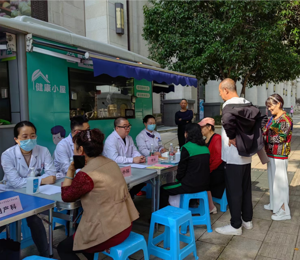1为辖区居民免费体检。学智社区供图