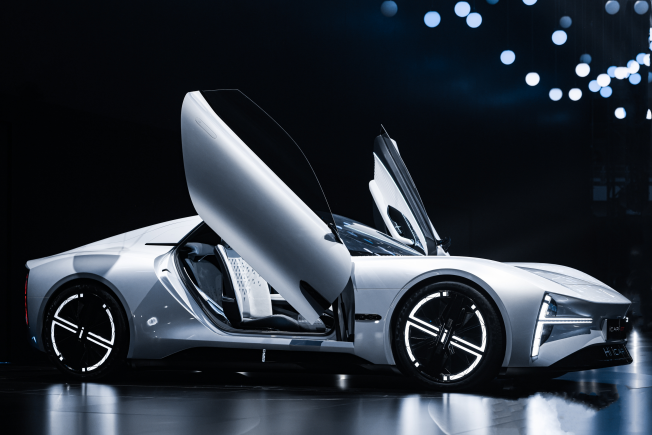 全球首发的智能电动双门轿跑iCAR GT。 奇瑞汽车供图 华龙网发