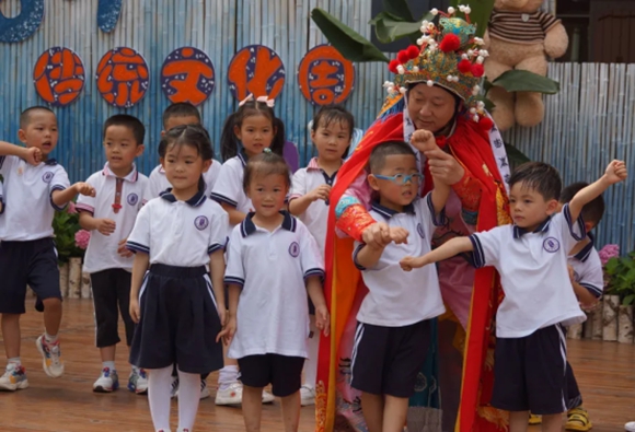 童真与文化的双向奔赴：重庆几江幼儿园“传统文化周”六一活动1.0(1)333