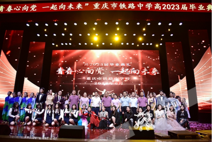 有仪式感,但不是简单的仪式!铁中这堂毕业“感恩课”好评了!(2)1618