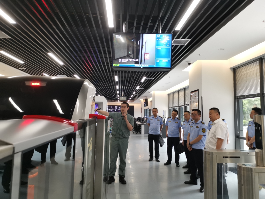 市交通执法总队轨道交通支队在重庆轨道集团走访调研。受访者供图