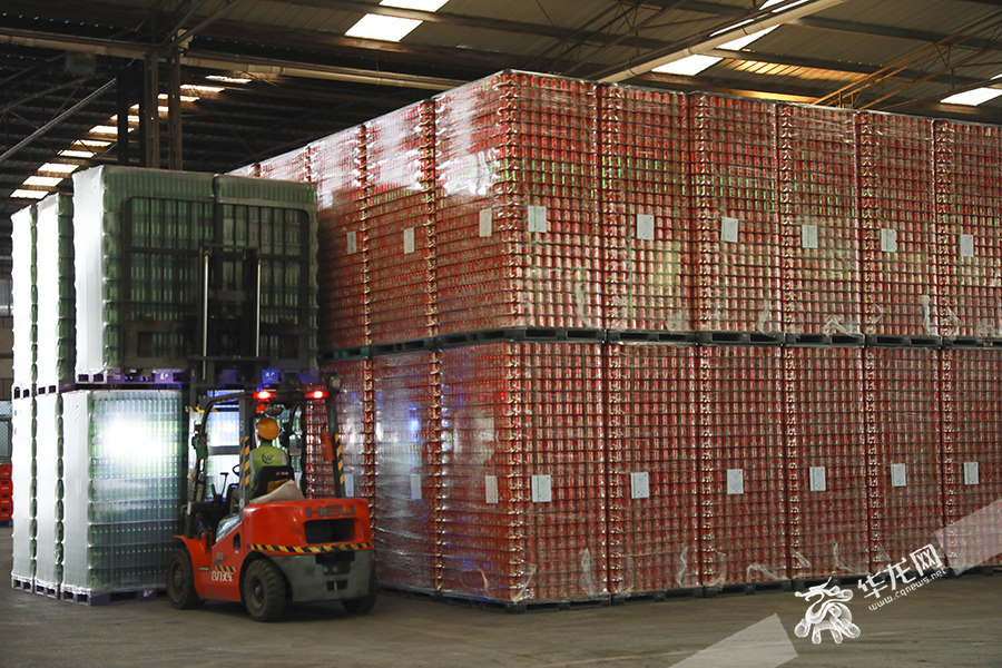 重庆啤酒通过纸箱减重项目，每年减少纸张用量3800吨。