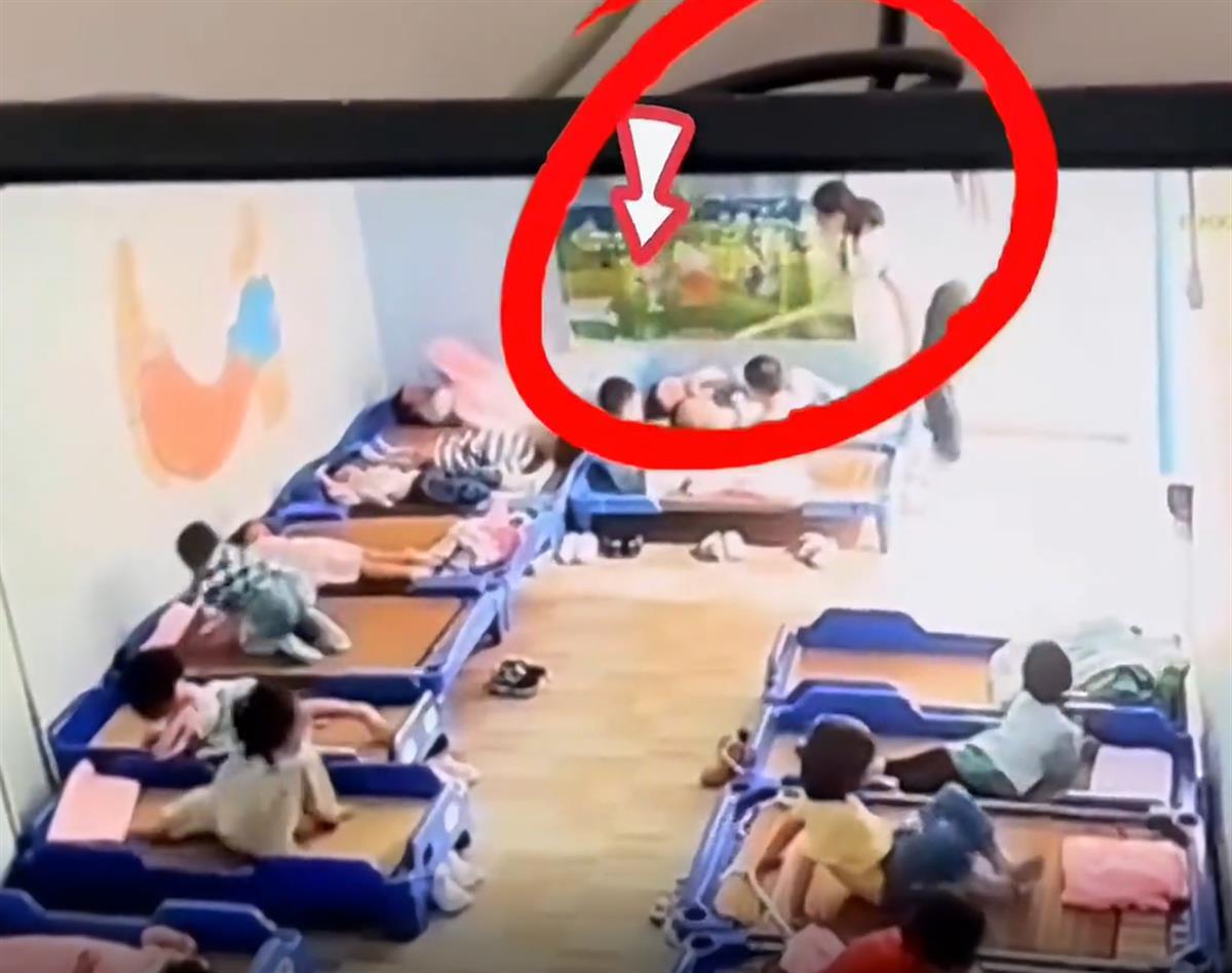 警方回应“幼儿园阿姨疑用棍子打小孩”:那是卷起来的报纸,多部门正在调查1