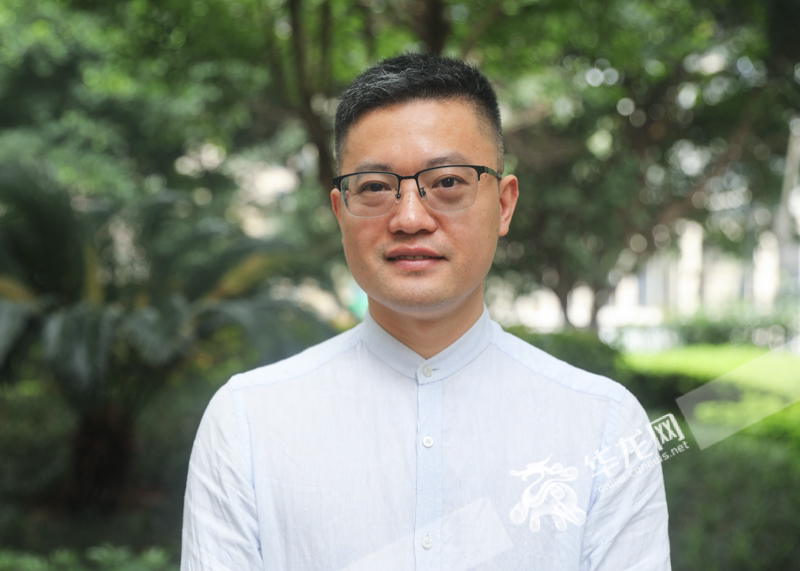两江新区教育发展研究院中小学英语研究员陈宏。华龙网-新重庆客户端记者 张质 摄