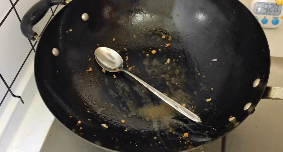 “95后”下班用剪刀剪菜做饭,如何看待“做饭糊弄学”?7