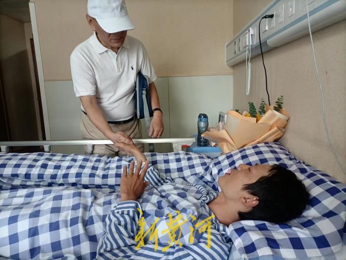 跳桥救人小哥彭清林：我只是做了一件小事，大家给我的太多了、太重了5
