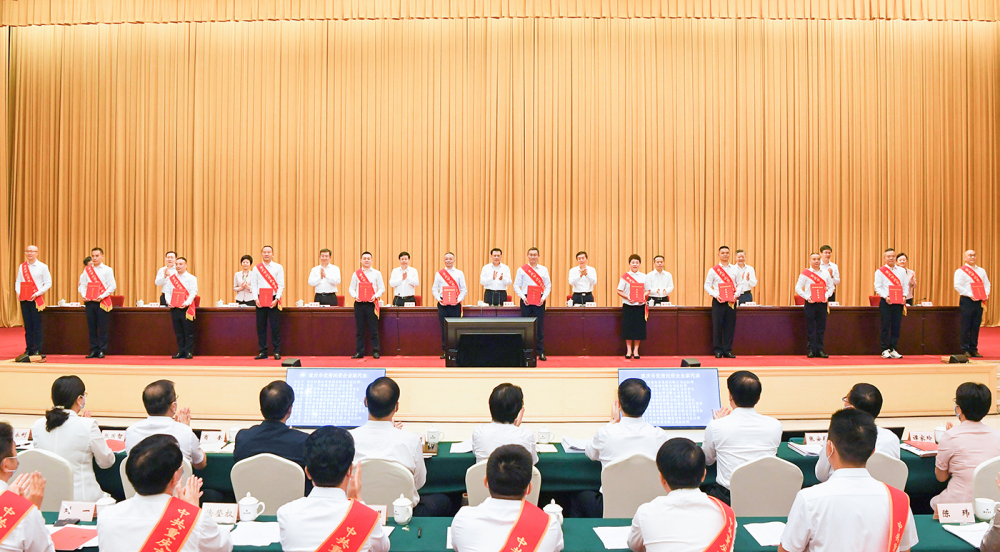 袁家军：坚持“两个毫不动摇”促进民营经济发展壮大 为现代化新重庆建设注入强劲动力2