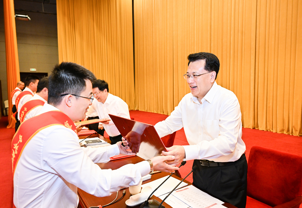 袁家军：坚持“两个毫不动摇”促进民营经济发展壮大 为现代化新重庆建设注入强劲动力4