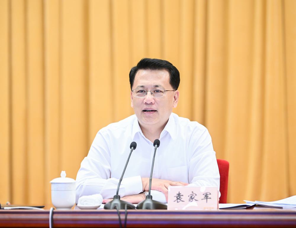 袁家军：坚持“两个毫不动摇”促进民营经济发展壮大 为现代化新重庆建设注入强劲动力3